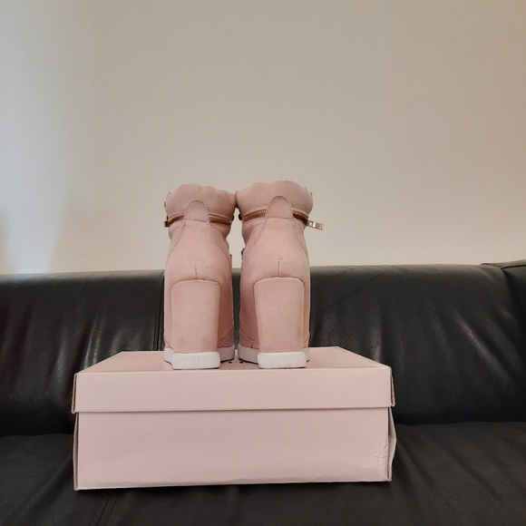 Light mauve faux suede wedge heel sneakers - Picture 4 of 4